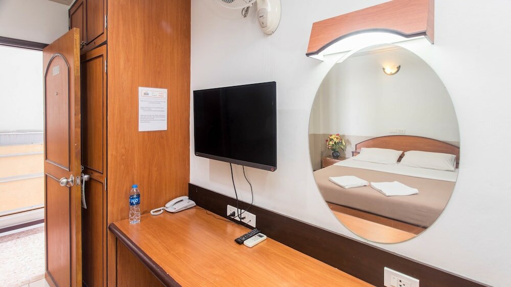 Фото D. J. House