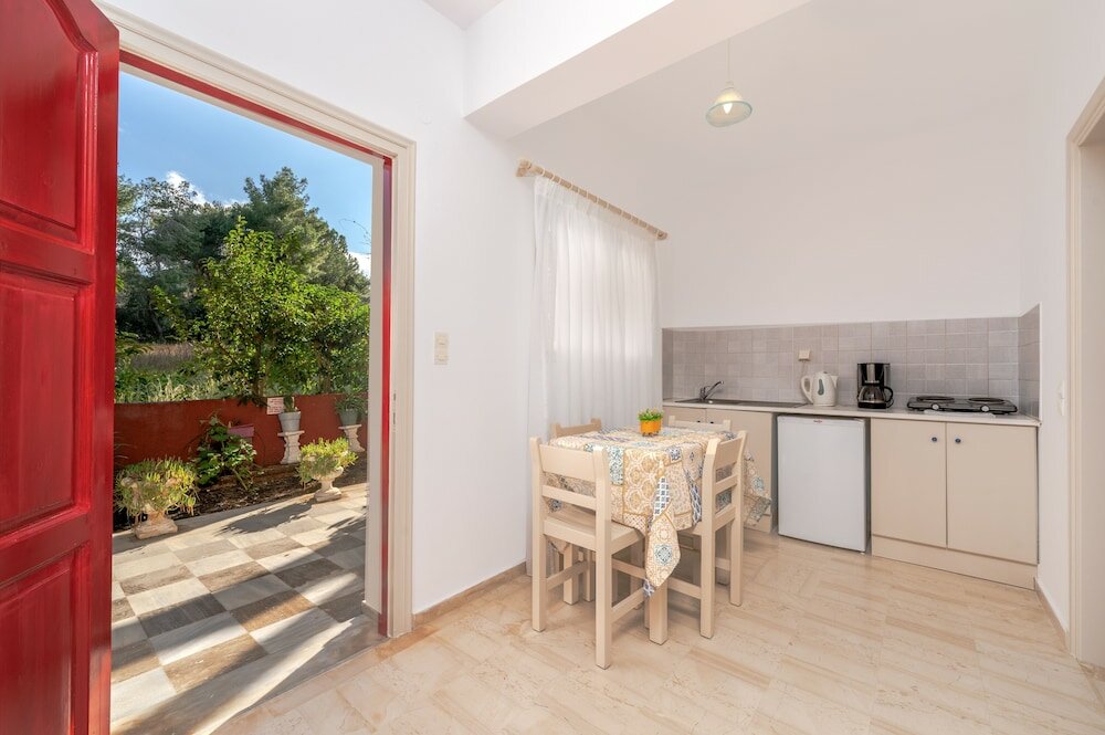 Фото Pyrgaraki Studios and Apartments