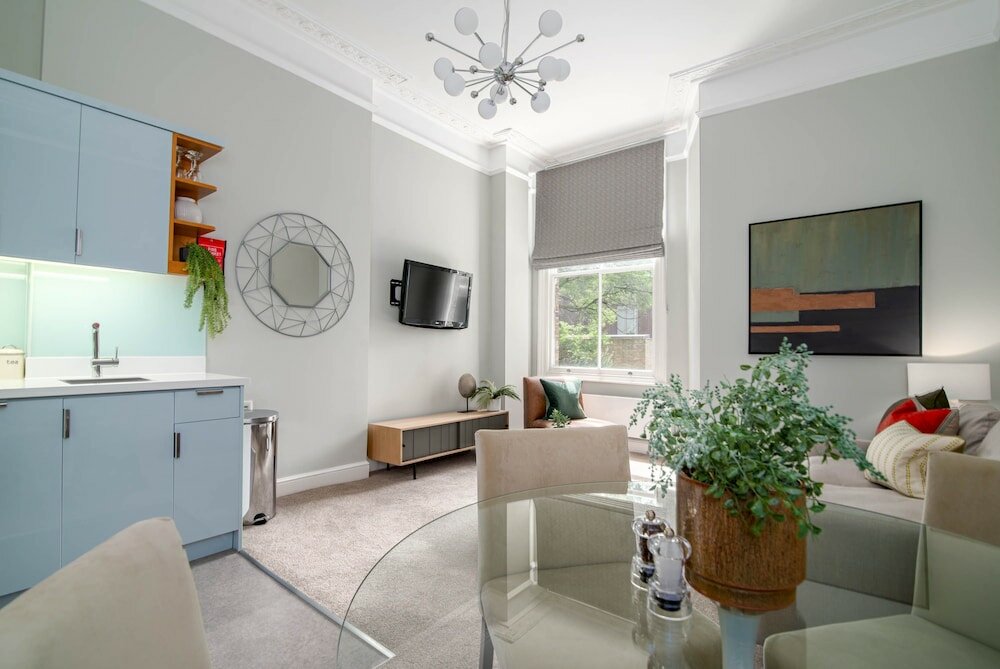 Фото 5 Doughty Street