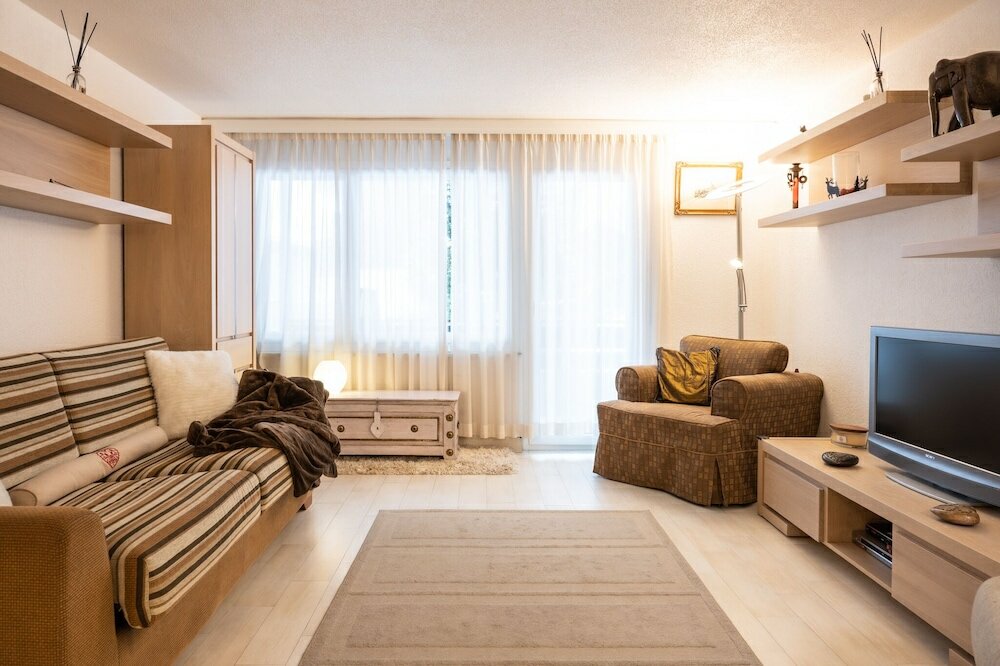 Фото Snowflake family apart. Ski in& out