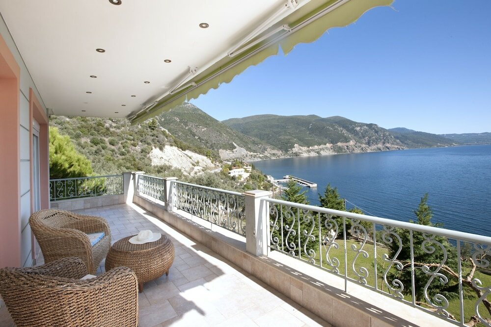 Фото Spacious villa at Ilia Edipsou