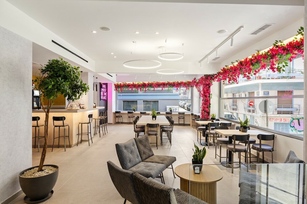 Фото The Q Hotel