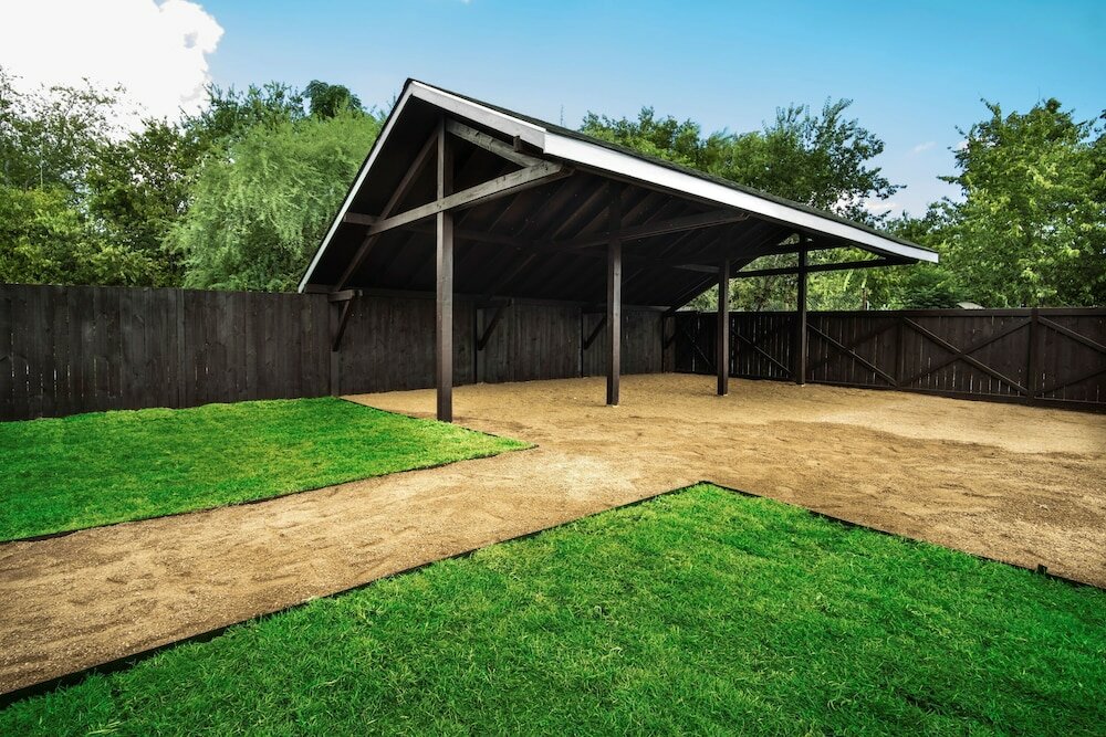 Фото Brand New Large Impressive House Near Downtown!