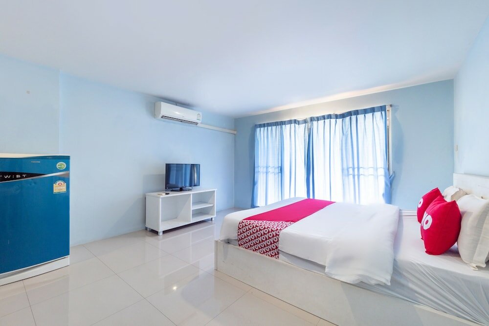 Фото Oyo 75363 V Place Apartment