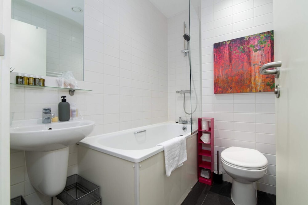 Фото Inviting 2bd Flat - 1 Min From Deptford Station!