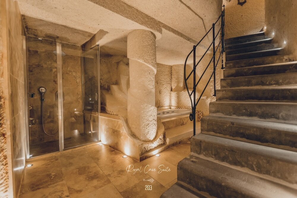 Фото Nino Cave Suites