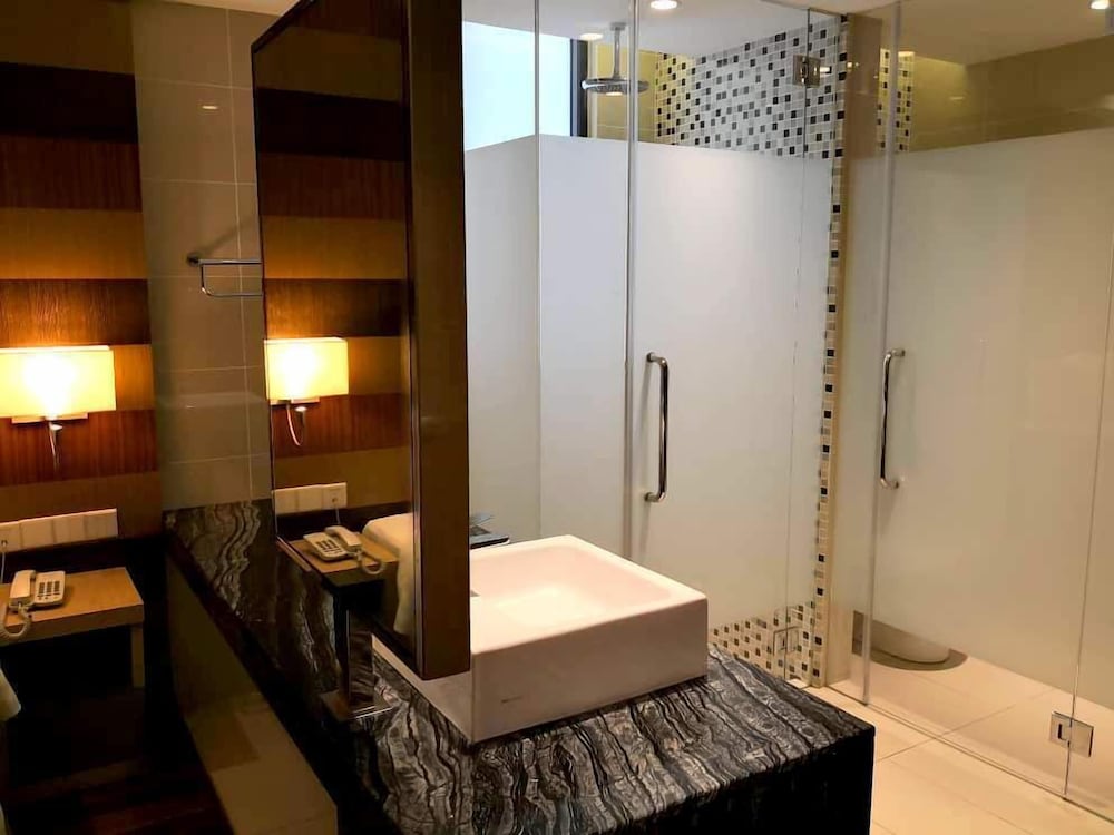 Фото D'majestic Place by Homes Asian 4