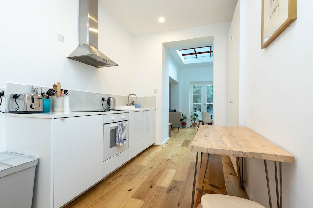 Фото Stylish and Modern 1 Bedroom Flat in Whitechapel