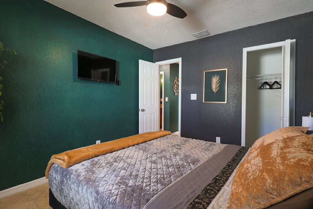 Фото Saint Joseph Suites Down Town Tampa