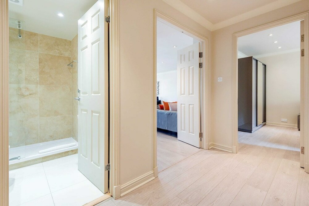 Фото Stunning 3-bed in the heart of London