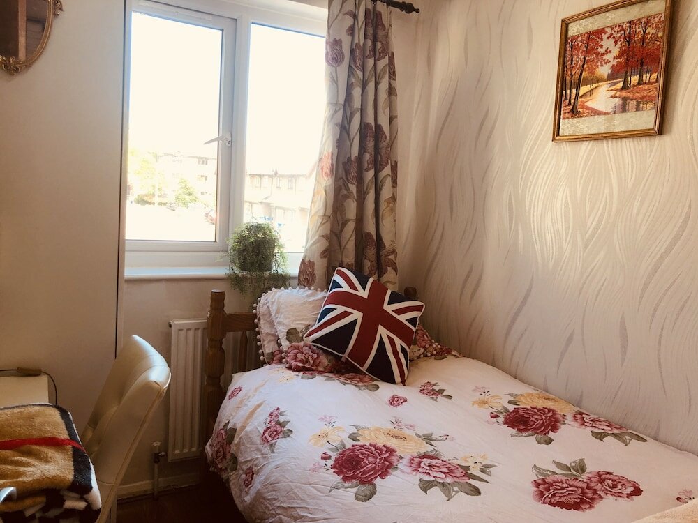 Фото Centrally Located 4 Bedroom House