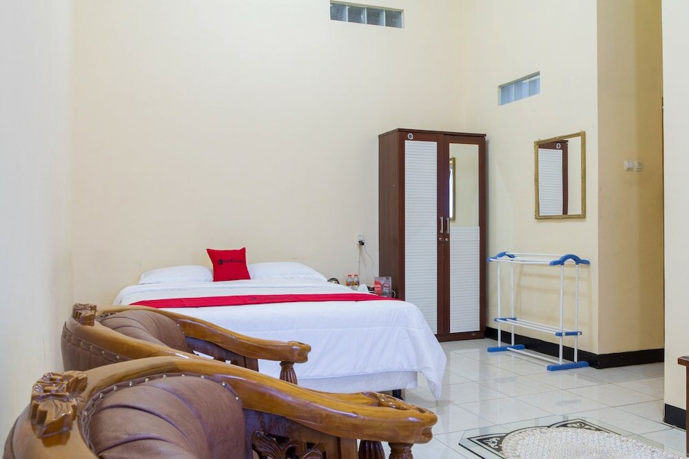 Фото RedDoorz @ Pataruman Garut