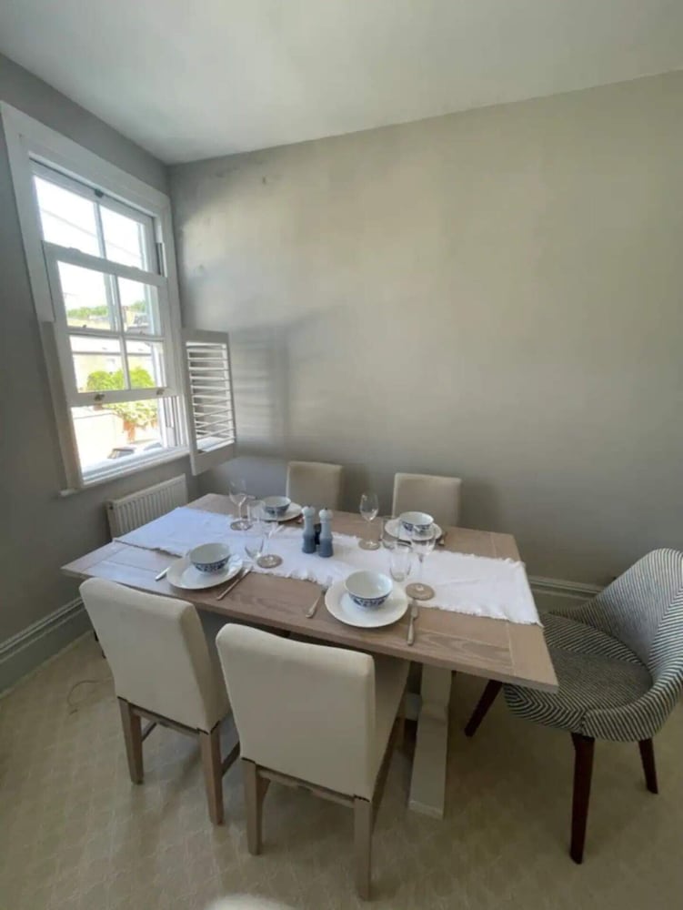 Фото Stylish & Bright 3bd Flat With Balcony - Fulham