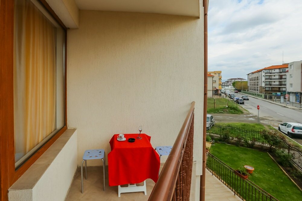 Фото Classic Double or Twin Room in Dafinka Guest House