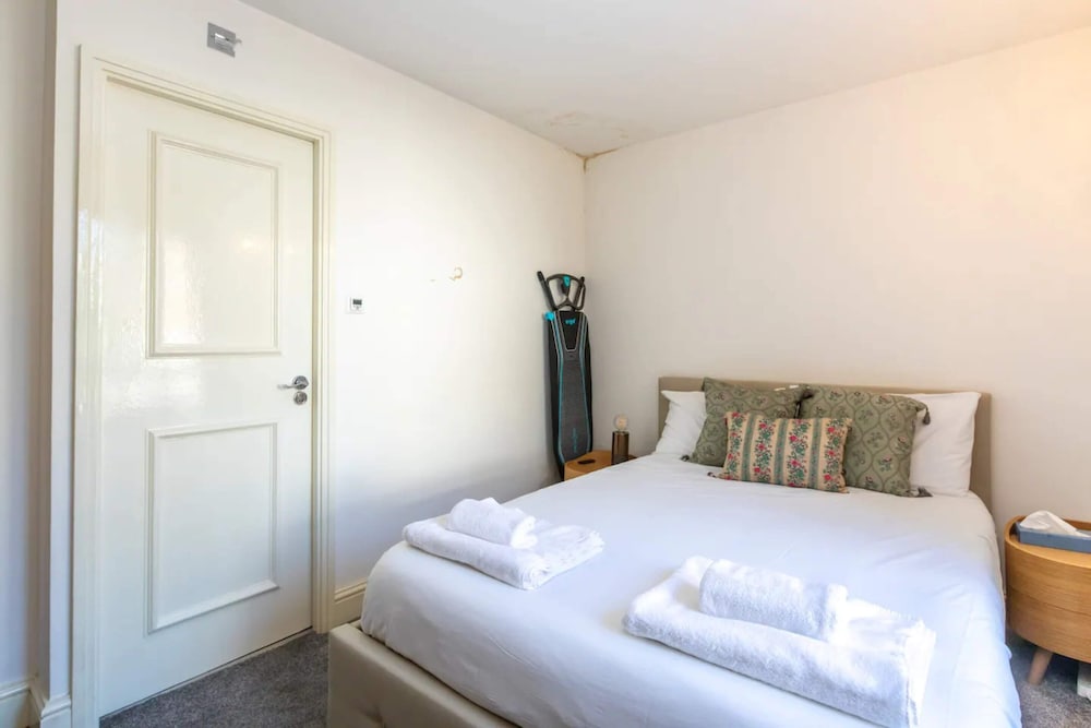 Фото Modern & Spacious 2bd Flat - Westbourne Park