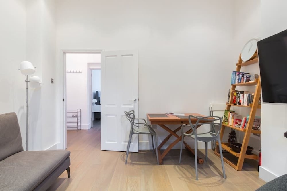 Фото Modern stylish and luxurious 1 bed flat