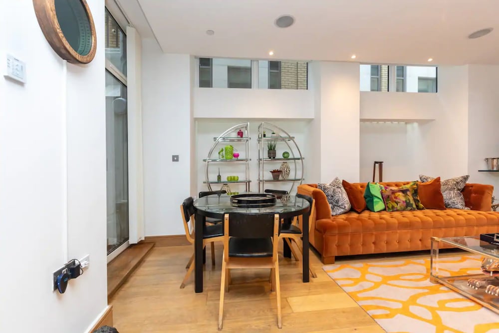 Фото Luxurious 2 Bedroon Flat in the Heart of London