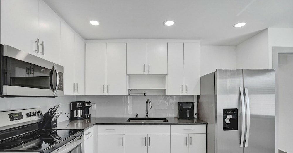 Фото 3-storey Home with Beautiful Lake View