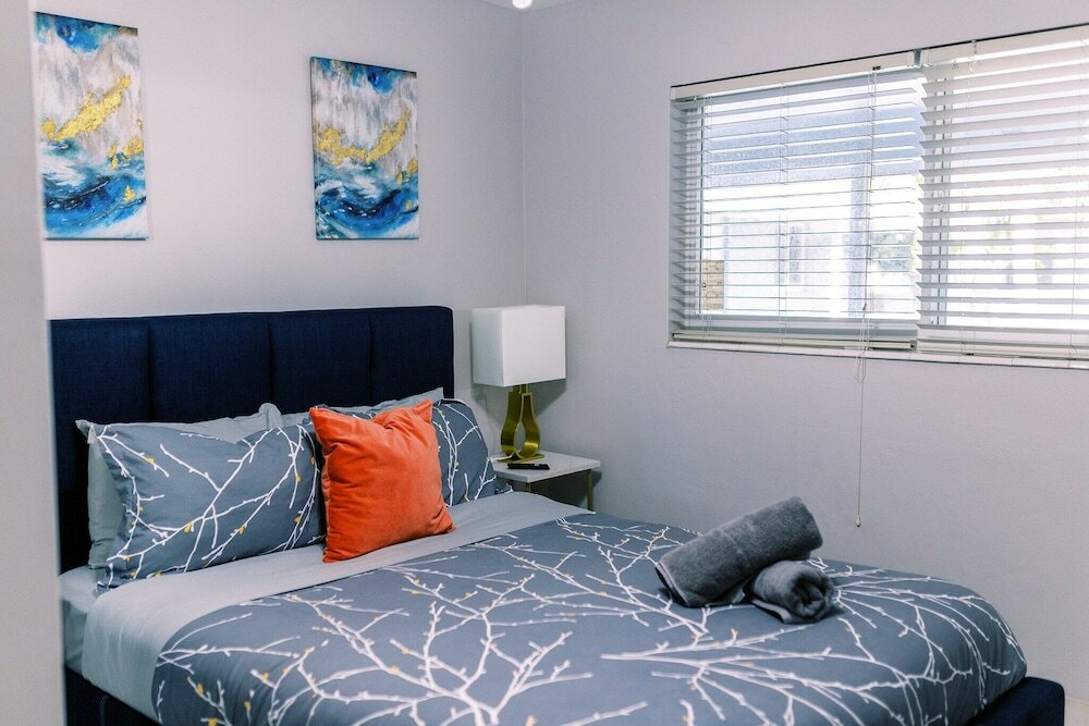 Фото Galleria Apartments by Lowkl