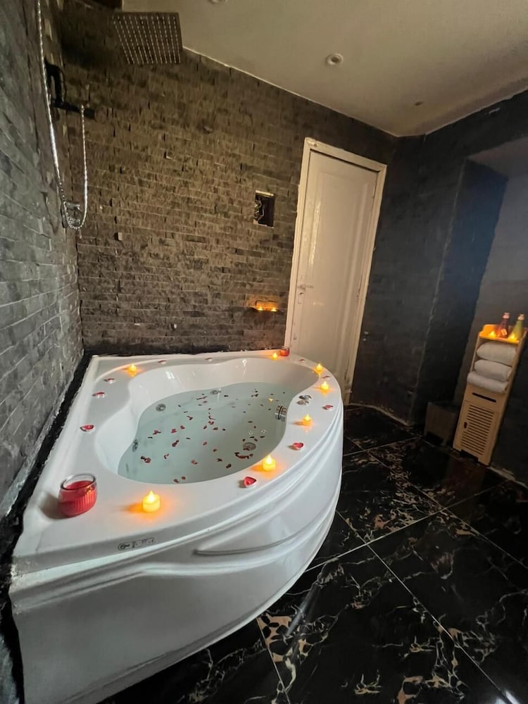 Фото Downtown Family Suites