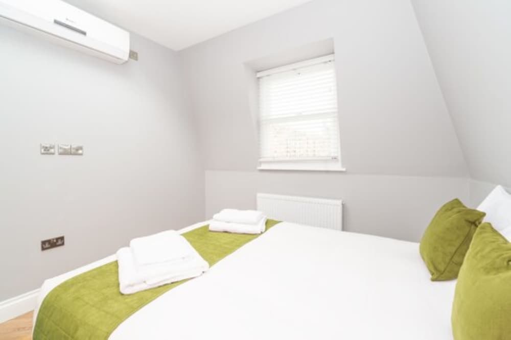 Фото Pml Apartments Southwick Street