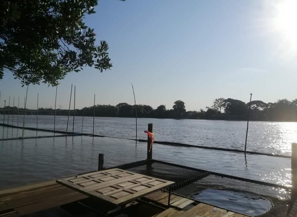 Фото Lom Choi Home Stay Ayutthaya - Hostel