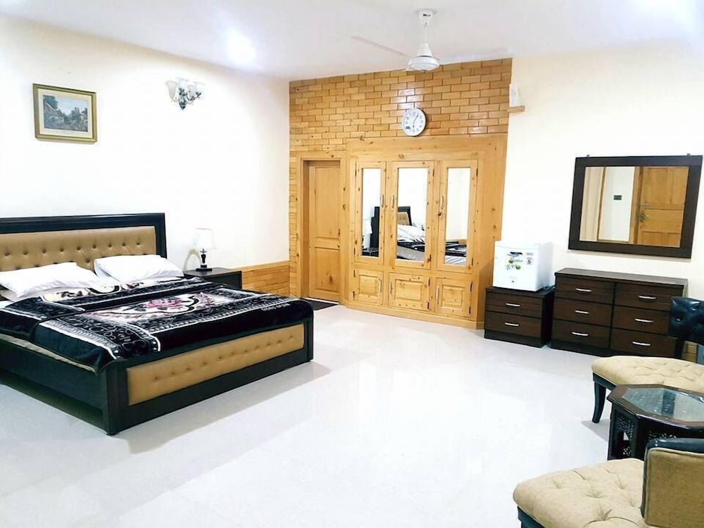 Фото Gahirat Castle