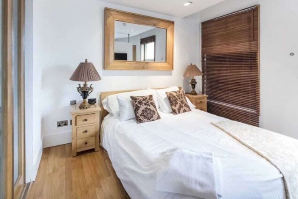 Фото Luxury Flat with Panoramic View of Piccadilly Circus