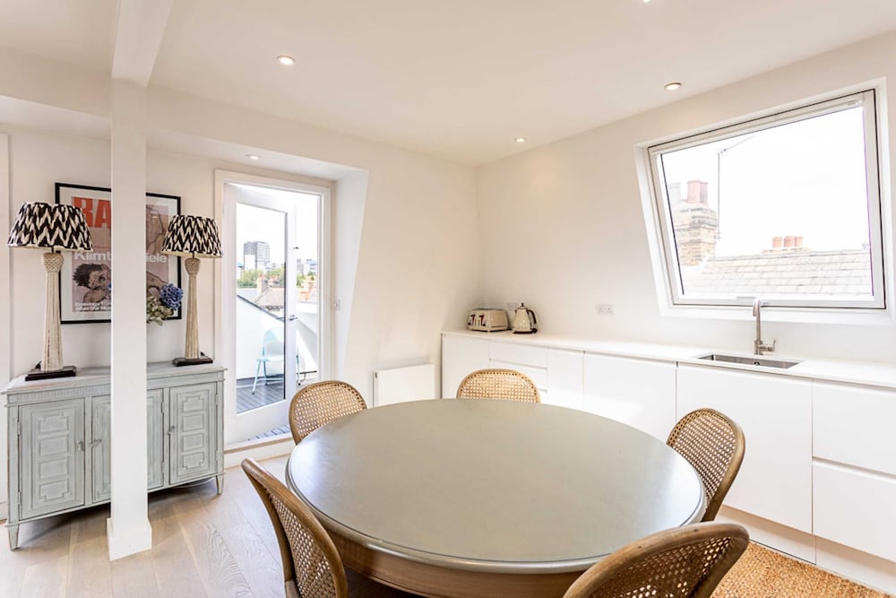 Фото Bright and Spacious Penthouse With Terrace