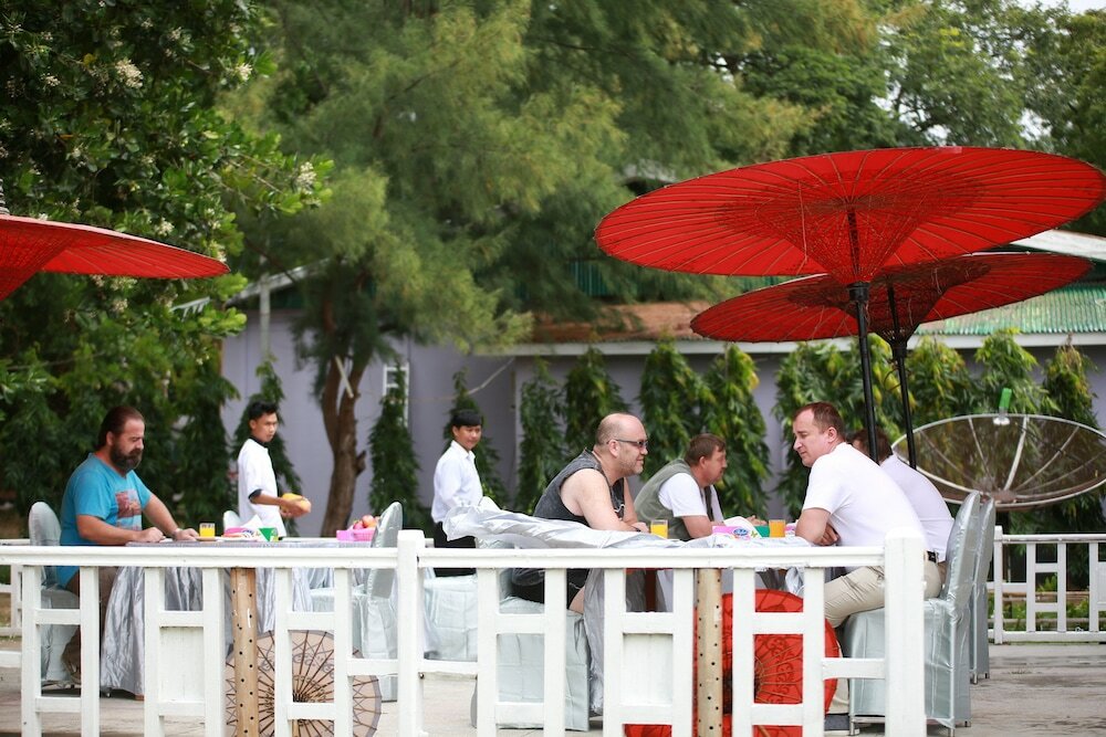 Фото The Floral Breeze Wun Zin Hotel