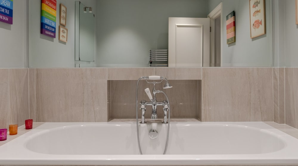 Фото Altido Elegant 3-Bed Flat W Private Garden In Notting Hill