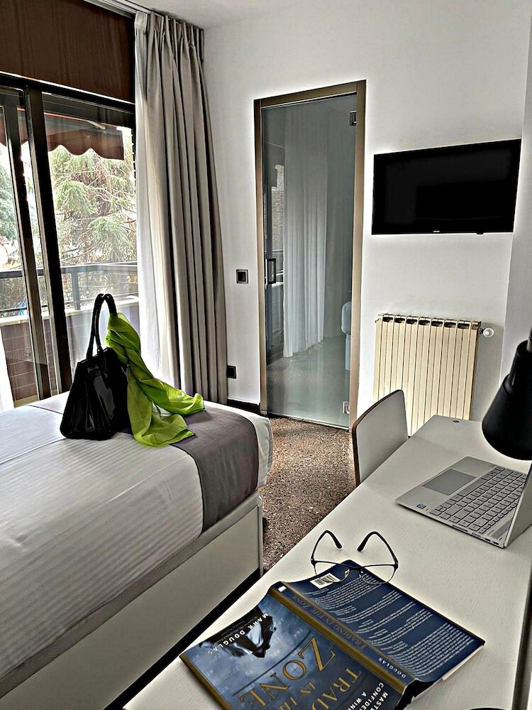 Фото Roisa Hostal Boutique