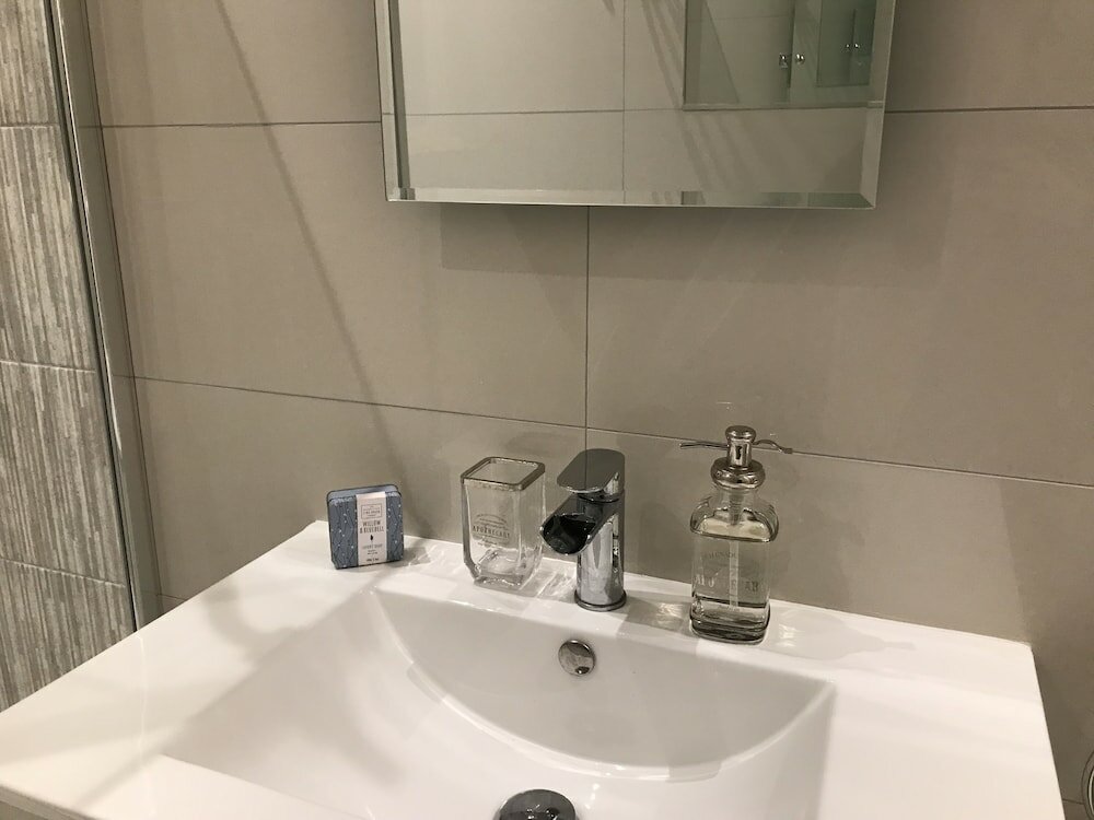 Фото Brondesbury Apartments