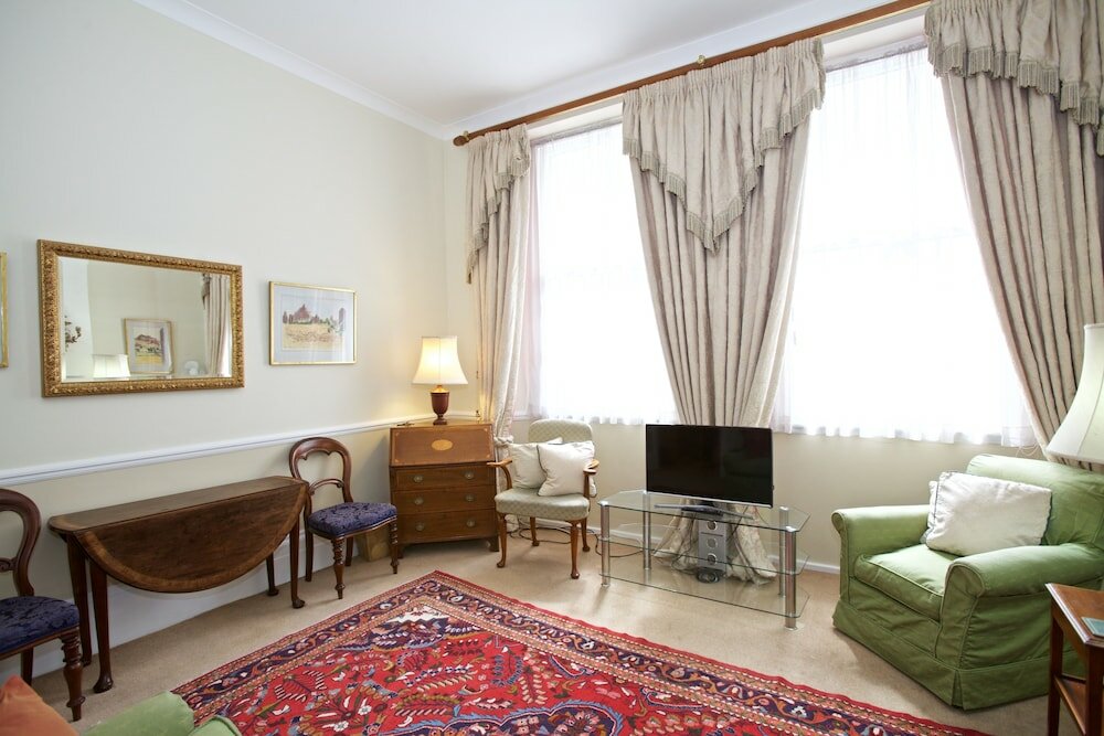 Фото A Place Like Home - Two Bedroom Apartment in Knightsbridge