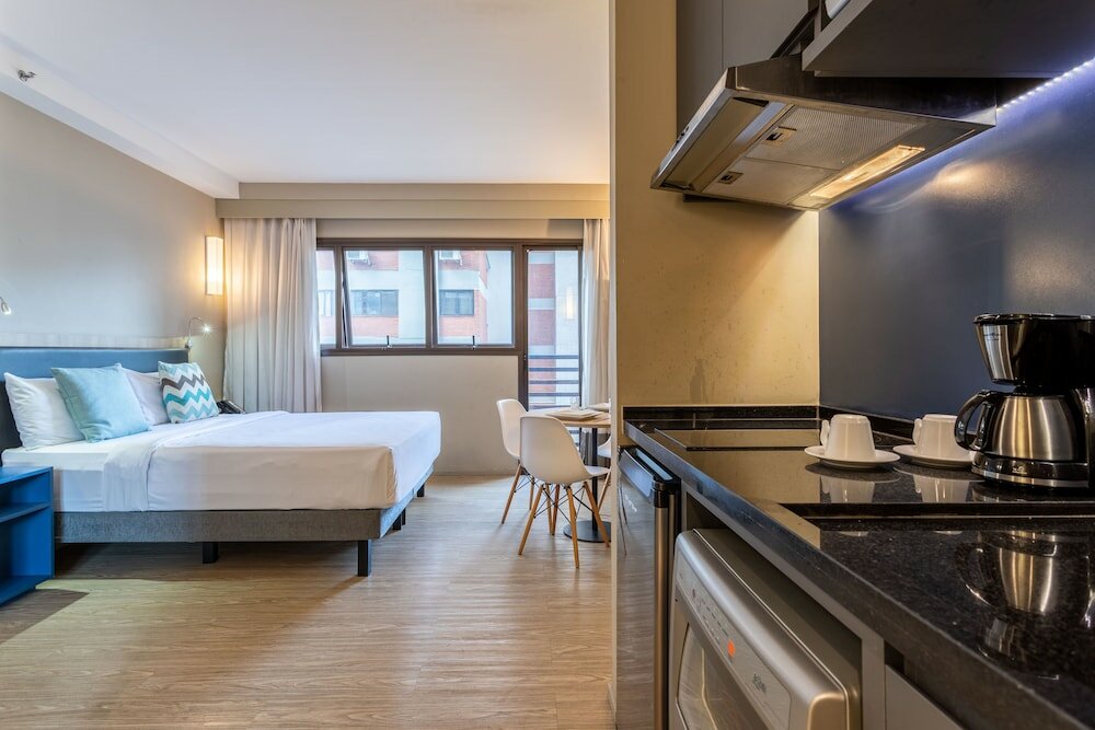 Фото Charlie Alphaville