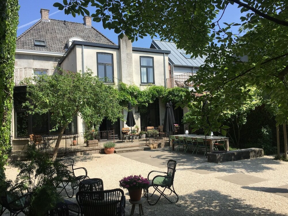 Фото Hotel The Yard