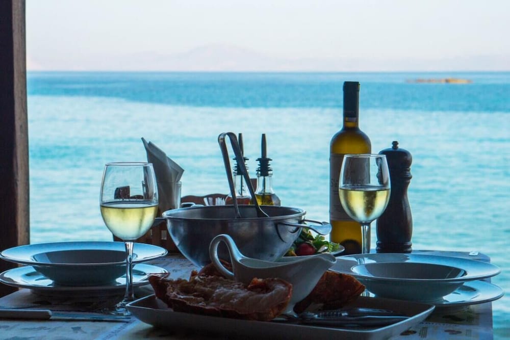 Фото Finikas Hotel