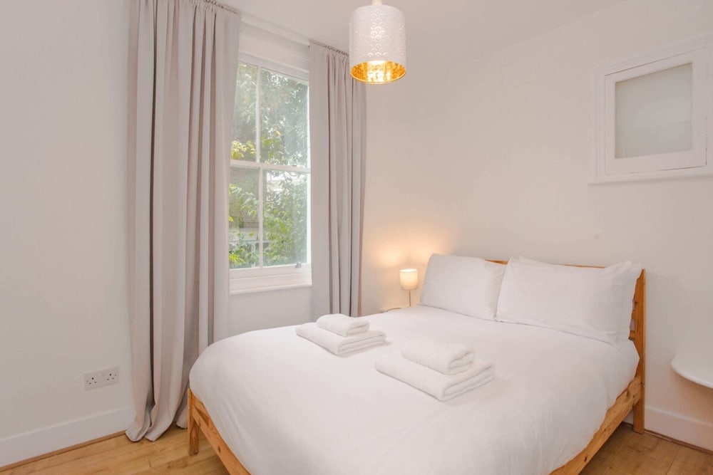 Фото Mountgrove Road Spacious 2 Bedroom Flat