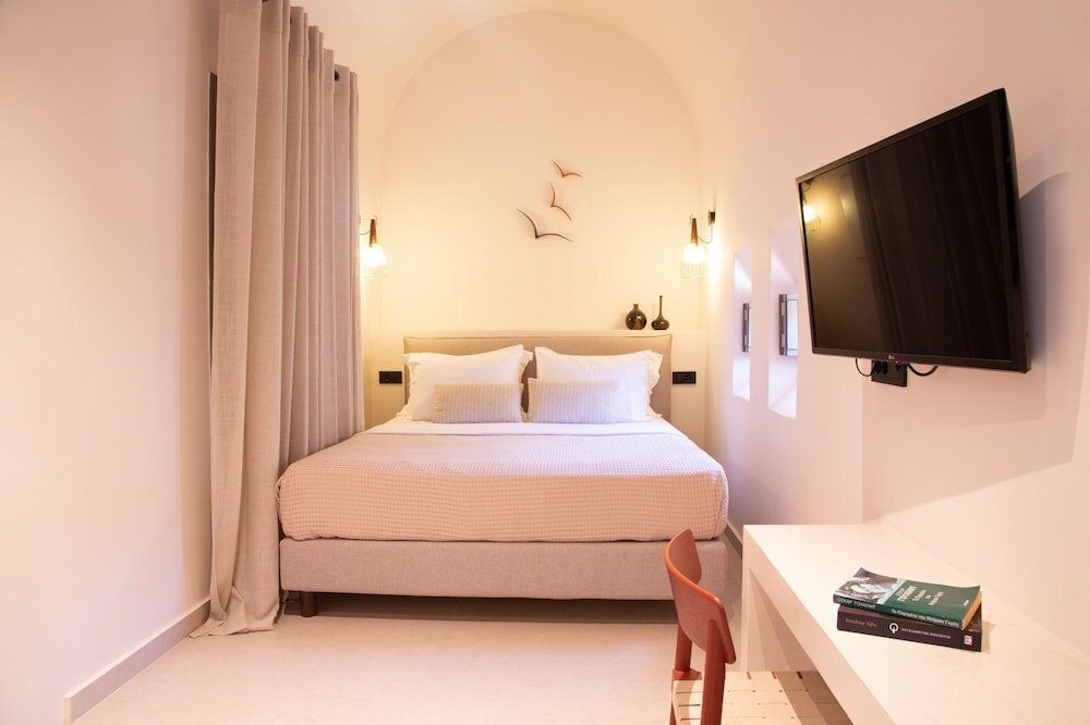 Фото Terra Nera Suites Santorini