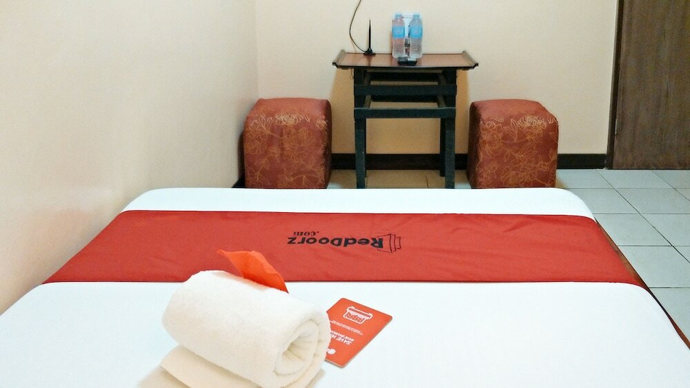 Фото RedDoorz near Baclay Drive Super Metro