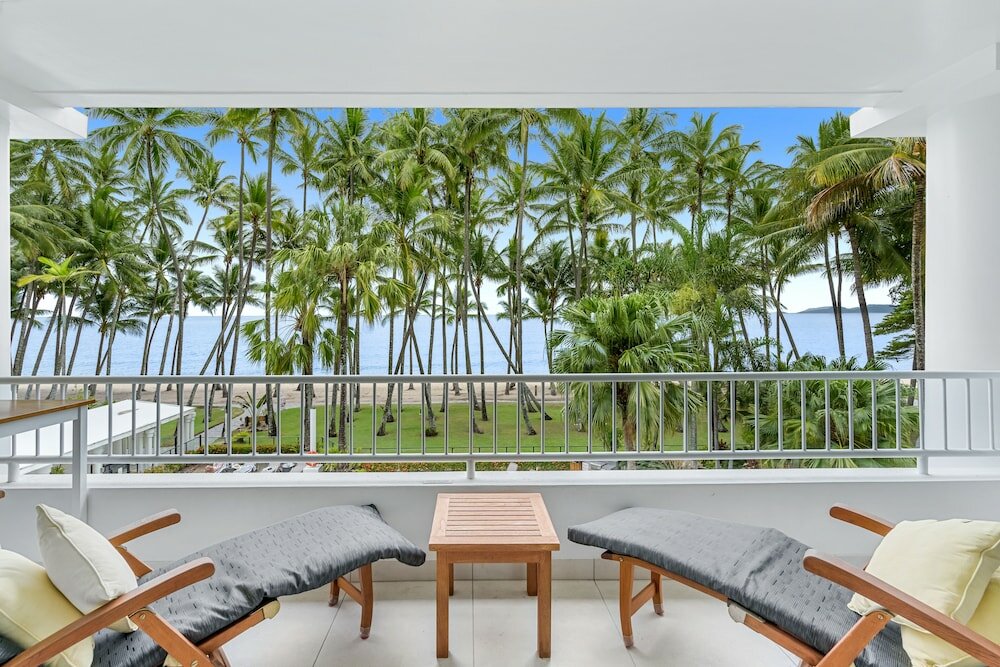 Фото Belle Escapes - Sapphire Suite Absolute Beachfront Alamanda Resort 17