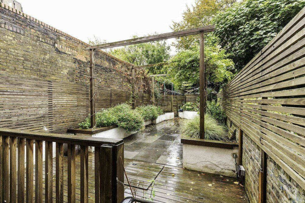 Фото Beautiful Two-bed Abode Near King Cross