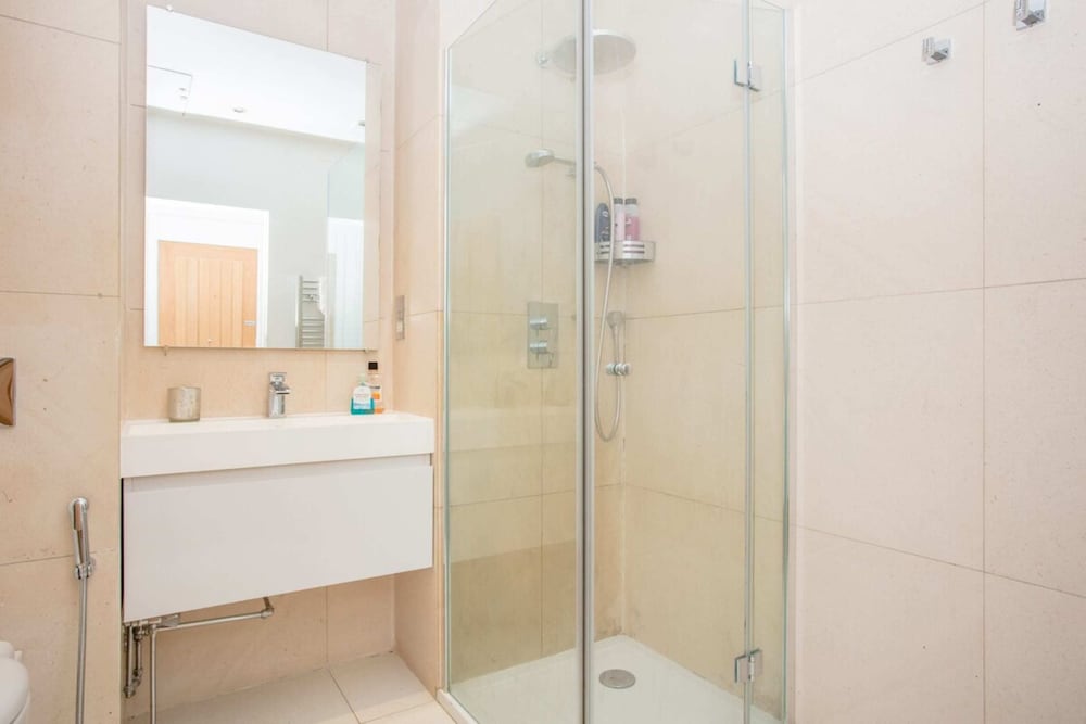 Фото Cozy 1 Bedroom Apartment near Harrods, Knightsbridge