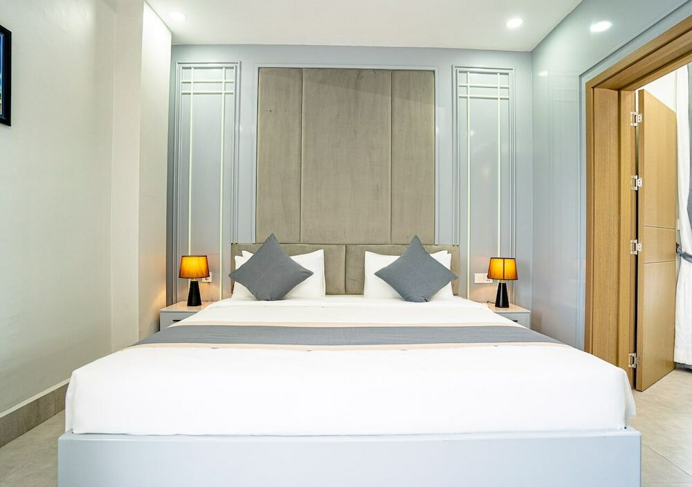 Фото The Square Kampot Hotel