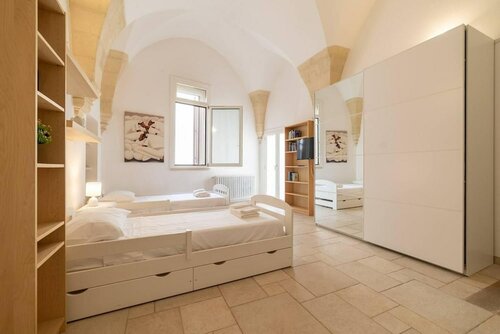 Гостиница Holiday Home Sleeps 6 in the Historic Center of Le в Лечче