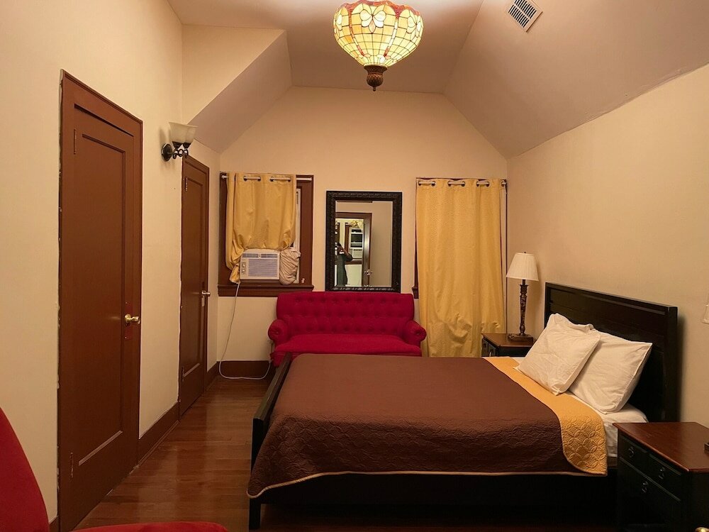 Фото Newark Hansbury Multi Level House