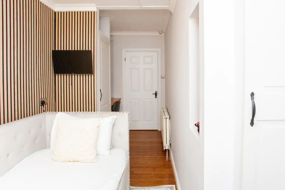 Фото Stylish 2 Bedroom Apartment Near Regents Park