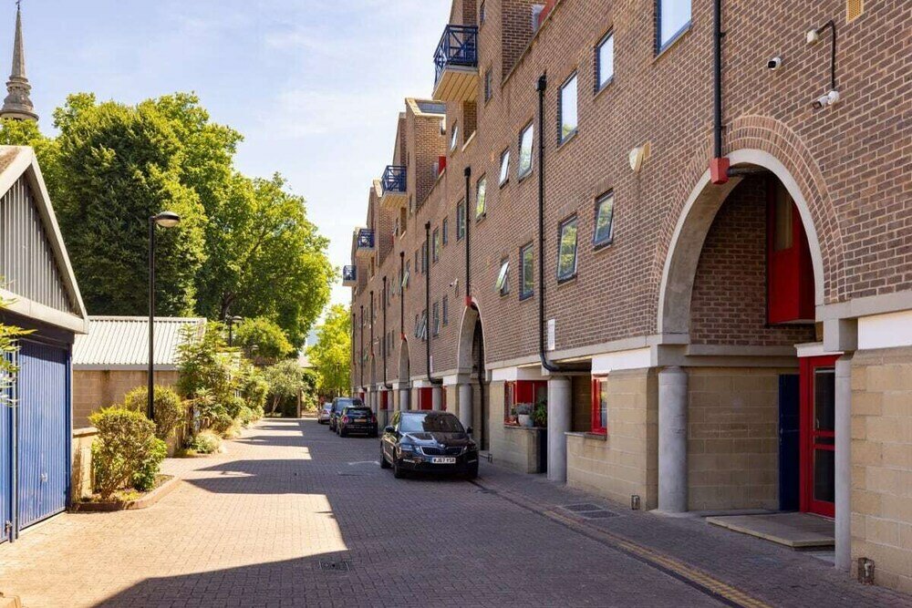 Фото The Shadwell Secret - Contemporary 4bdr House