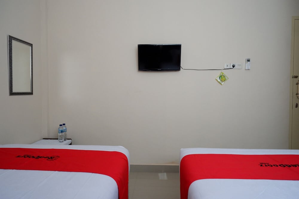 Фото RedDoorz near Millenium Waterpark Palu