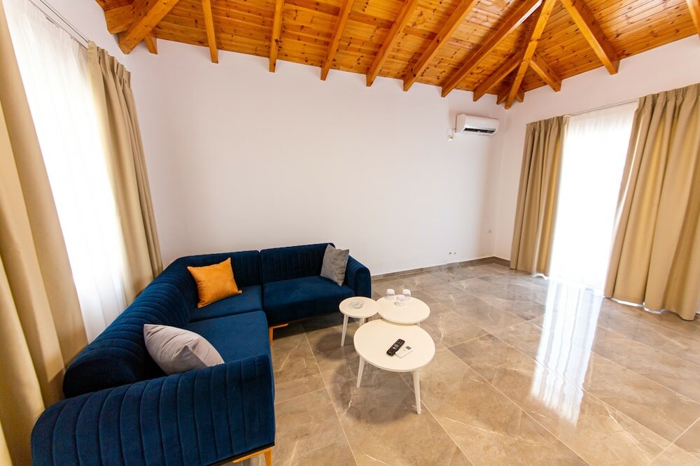 Фото Santa Oliva Suites